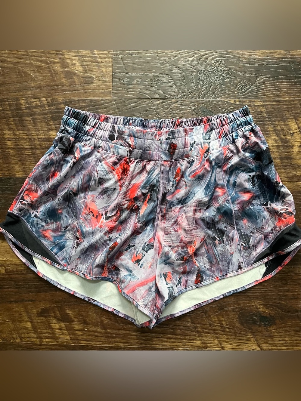 Lululemon athletica W7AUI hotty hot low rise 4” purple lined shorts 10 tall